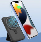 🔋📱 Magnetische Powerbank mit klappbarem Ständer: Schnellladung für 2 Geräte + AirPods, FOD-Sicherheit, perfekt für TV & Freisprechen 🎬💼 10.000mAh, kompakt & zuverläss