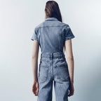 Damen-Jumpsuit aus Denim mit Reißverschluss, kurzen Ärmeln und Taschen
