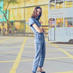 Damen-Jumpsuit aus Denim mit Reißverschluss, kurzen Ärmeln und Taschen