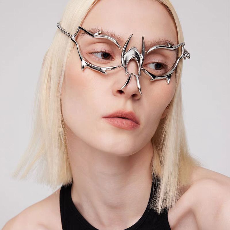 Mechanisches Alien-Gesichtsdekor