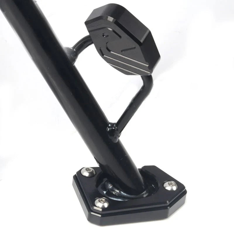 🛵🛡️ Motorrad-Ständerfuß-Verbreiterung – 50% RABATT📦✨ Rostfreier Stahl für maximale Stabilität, blitzschnell montiert. Mehr Sicherheit auf jedem Untergrund.