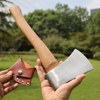 Robuste Axt mit Holzgriff