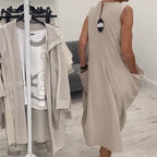 Schlichtes ärmelloses Kleid mit Taschen
