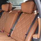 💨✨ Atmungsaktive Auto-Kopfstütze mit Sicherheitsgurten – maximaler Komfort & stabiler Halt für lange Fahrten. 🚗😌 🌿 Hergestellt aus nachhaltigen, hautfreundlichen Materialien.