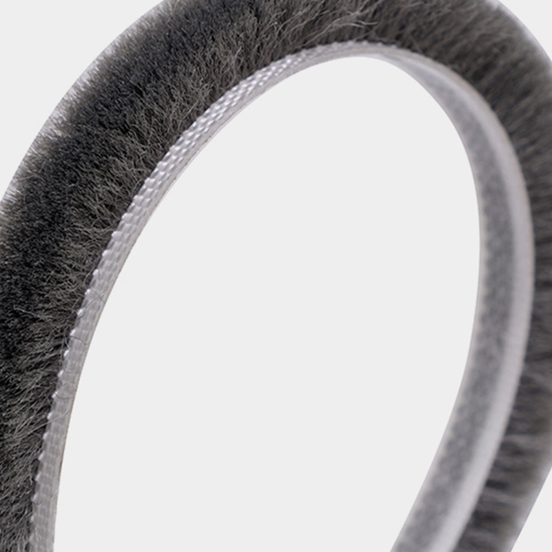 Selbstklebende Bürstendichtung für Türspalten