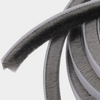 Selbstklebende Bürstendichtung für Türspalten