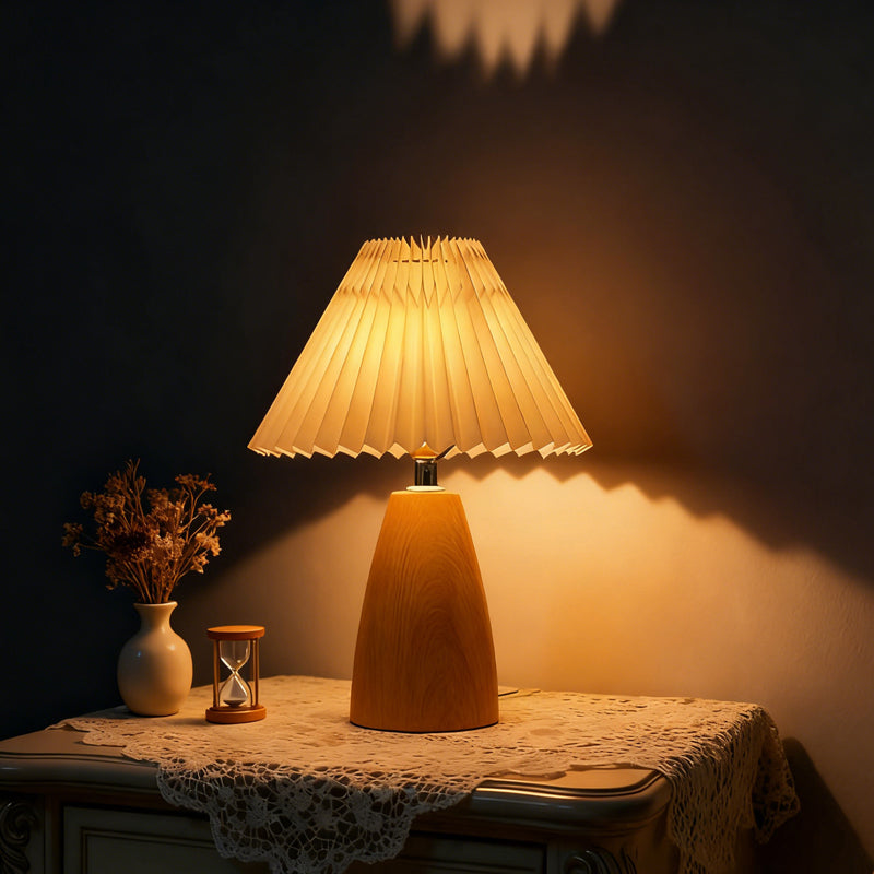 🌟✨Das neueste Must-Have für Ihr Zuhause im Jahr 2026 🏠🏠Plissierte konische Tischlampe mit Holzfuß