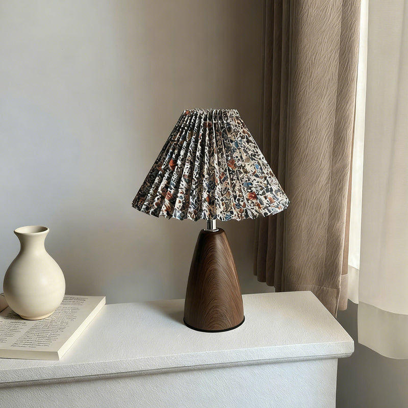 🌟✨Das neueste Must-Have für Ihr Zuhause im Jahr 2026 🏠🏠Plissierte konische Tischlampe mit Holzfuß