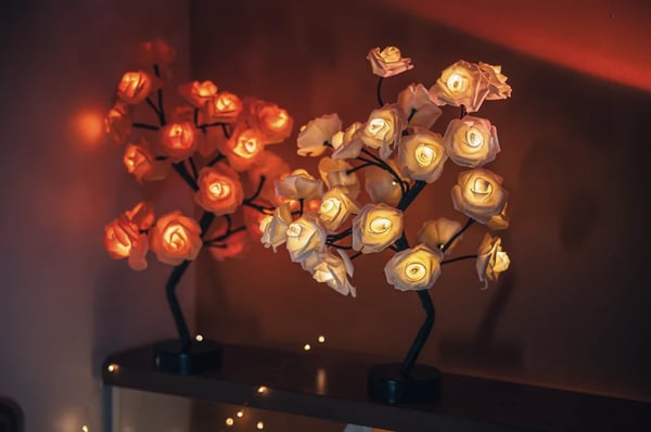 ✨🌹 Rosenblüten-Design-Baum-Nachtlicht, USB-betriebenes Tischlicht, Zimmerbeleuchtung für Schlafzimmer, Weihnachtsdekorationslicht für Schlafzimmer, Valentinstagsgeschenk💖🎁