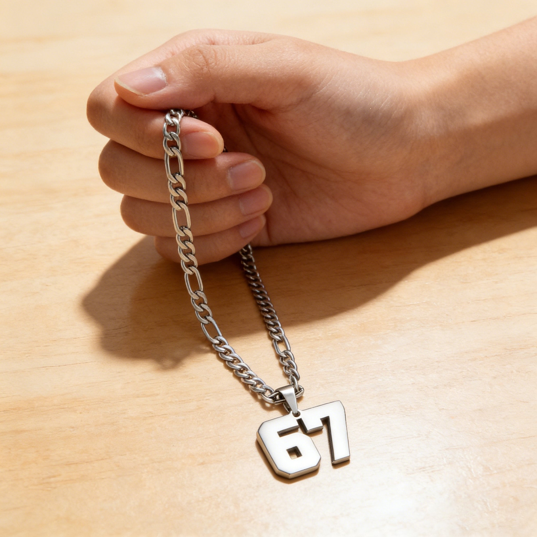 💖✨ 67 Number Necklace – Ihr Glückssymbol, das eine einzigartige Geschichte erzählt 💎🌟 Handgefertigt in Premium-Qualität, wertet es Ihre täglichen Outfits auf und macht Sie zum Mittelpunkt der Aufmerksamkeit!