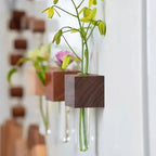 🧲🌳 Magnetische Holz-Vase mit Reagenzglas – schwebend, platzsparend, rustikal-modern 💧🔬 Ideal für Kräuter, Schnittblumen & DIY-Deko – einfach an Kühlschrank, Heizung oder Metallregal haften.