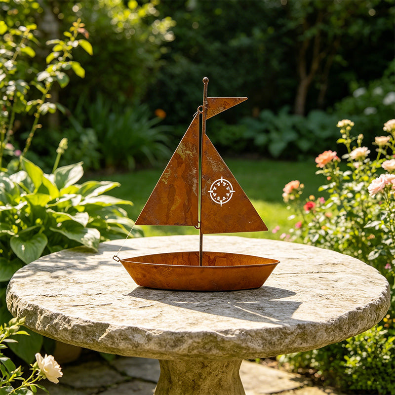 ⛵️🌿 Rustikaler Segelboot-Metallpflanztopf – wetterfest & handgefertigt 🛠️🇩🇪 für Terrasse & Garten, maritimer Charme, ideal für Kräuter, Blumen, UV-beständig, langlebig, Geschenkidee für Segelfans – jetzt sparen!