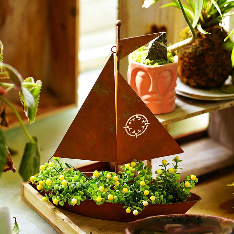 ⛵️🌿 Rustikaler Segelboot-Metallpflanztopf – wetterfest & handgefertigt 🛠️🇩🇪 für Terrasse & Garten, maritimer Charme, ideal für Kräuter, Blumen, UV-beständig, langlebig, Geschenkidee für Segelfans – jetzt sparen!