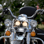 Ideales Geschenk - LED-Universal-Motorradscheinwerfer in Totenkopf-Form