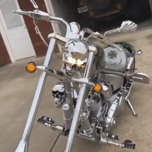 Ideales Geschenk - LED-Universal-Motorradscheinwerfer in Totenkopf-Form